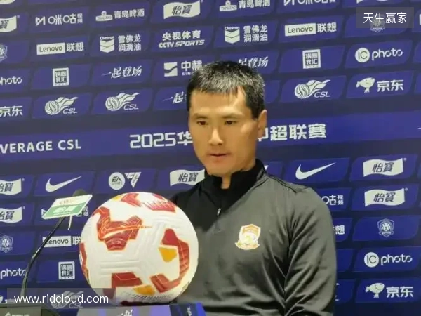 邵佳一:理解球迷恨铁不成钢的心情,这对我来说是一种动力