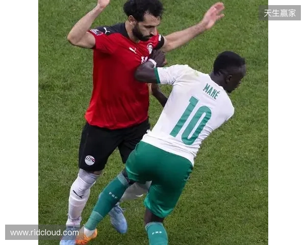 抽象!塞内加尔航空邀请此前激光笔干扰萨拉赫的球迷观赛